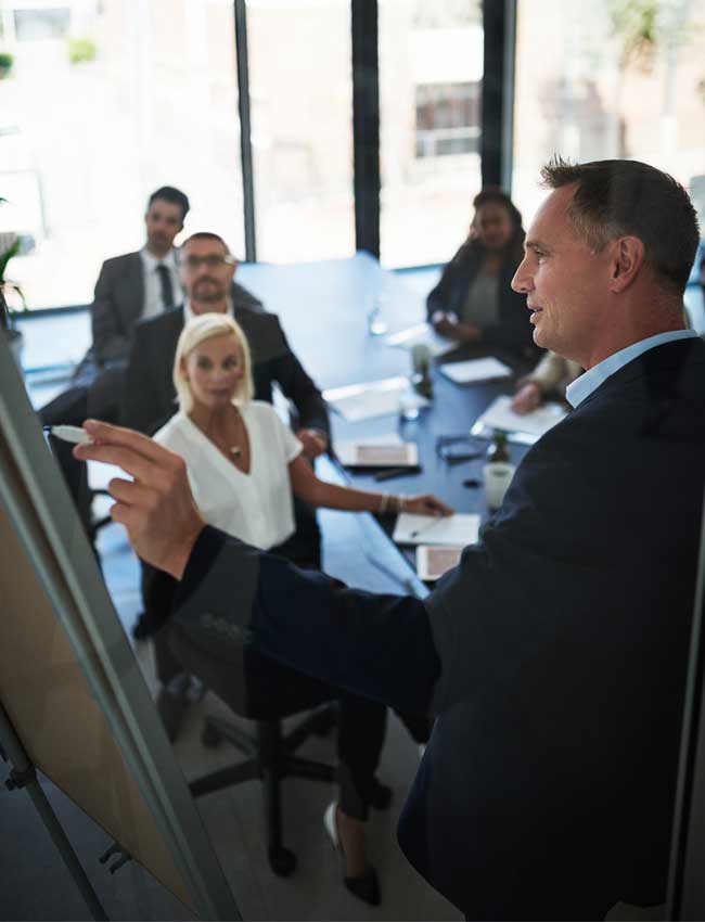 Innovare con intelligenza: trasformare i processi contenendo i costi e massimizzando il ritorno Innovare con intelligenza: trasformare i processi contenendo i costi e massimizzando il ritorno